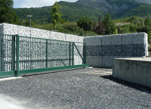 Mur de soutènement pour pose portail gabions 2 m3